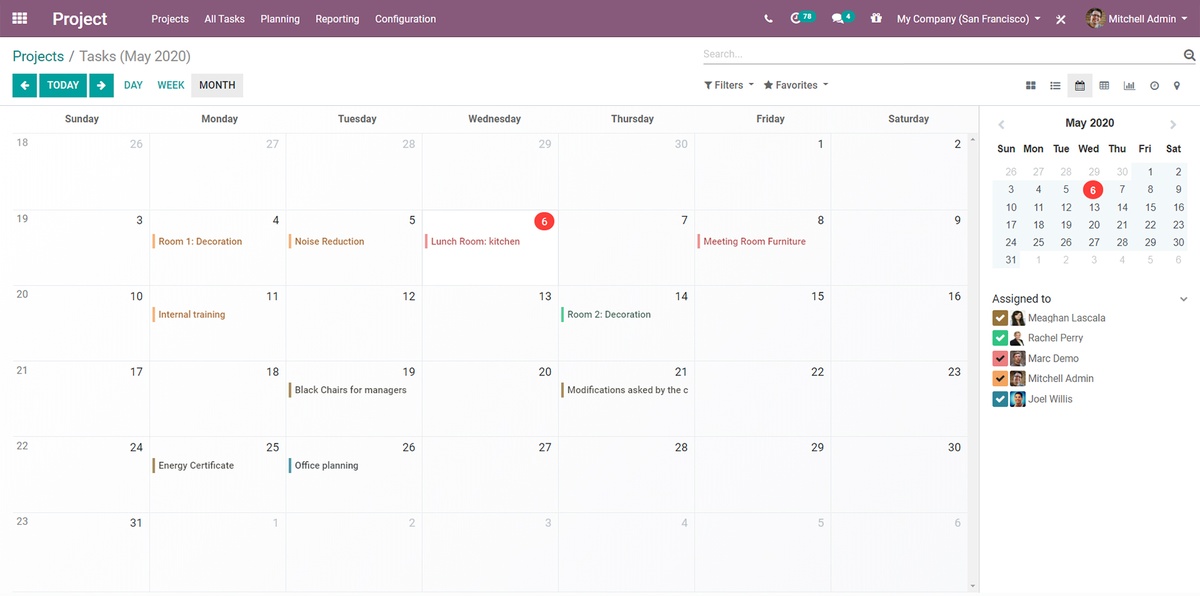 Odoo 專案管理的日曆介面，指派給不同人員的任務會分別以不同顏色顯示